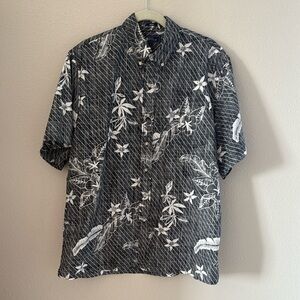 Reyn Spooner Classic Hawaiian Print Shirt - size Large - EUC